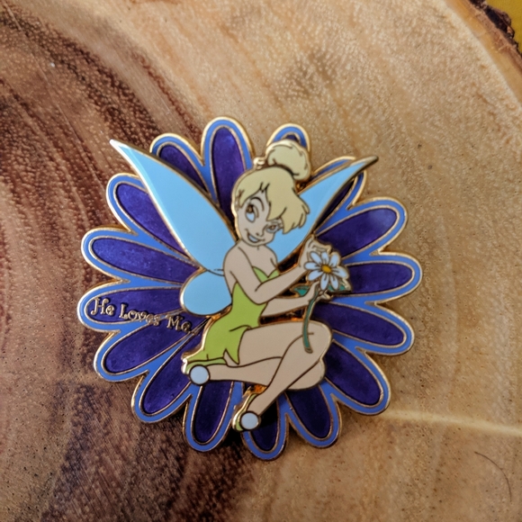 Tinkerbell Collectable Disney Pin Set - Picture 3 of 4
